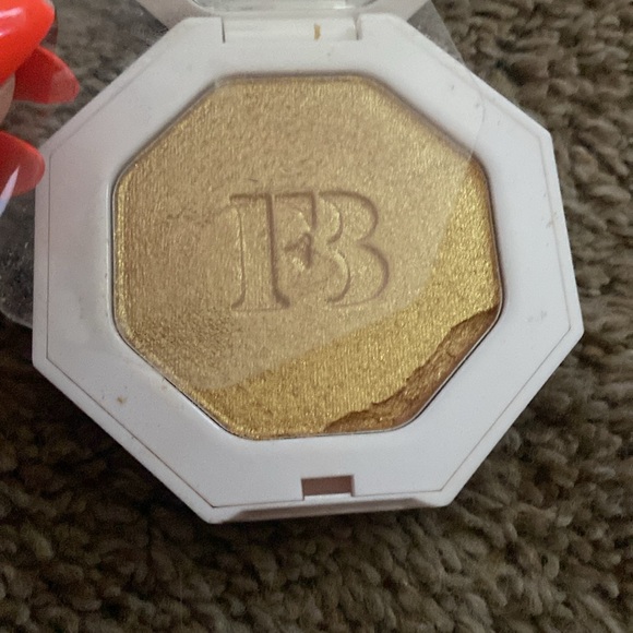 Fenty Beauty | New Killawatt Freestyle Highlighter in “Trophy Wife” - Picture 7 of 7